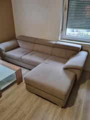 Große Couch mit sehr viel Platz