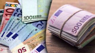 DARLEHEN UND FINANZIELLE