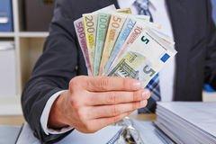 Seriöses Kreditangebot in Deutschland, das Ihnen helfen kann.