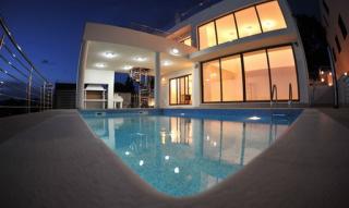 Kroatien; Primosten; Luxus-Villen mit Pool 